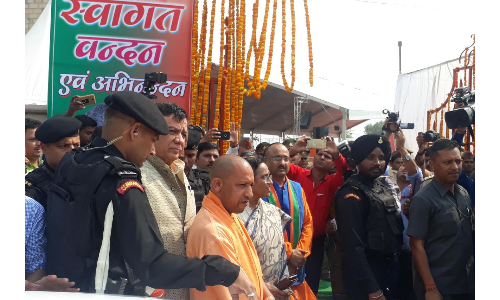 नेपाल के जनकपुर से अयोध्या पहुंची बस, सीएम योगी ने किया स्वागत