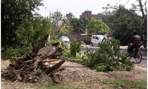 बाराबंकी में आंधी-तूफान के कारण छह लोगों की मौत, दर्जनों घायल