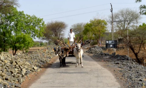 मध्य प्रदेश से ग्राउंड रिपोर्ट : देखें, गाँव बंद के दौरान आखिर क्या कर रहे हैं किसान?