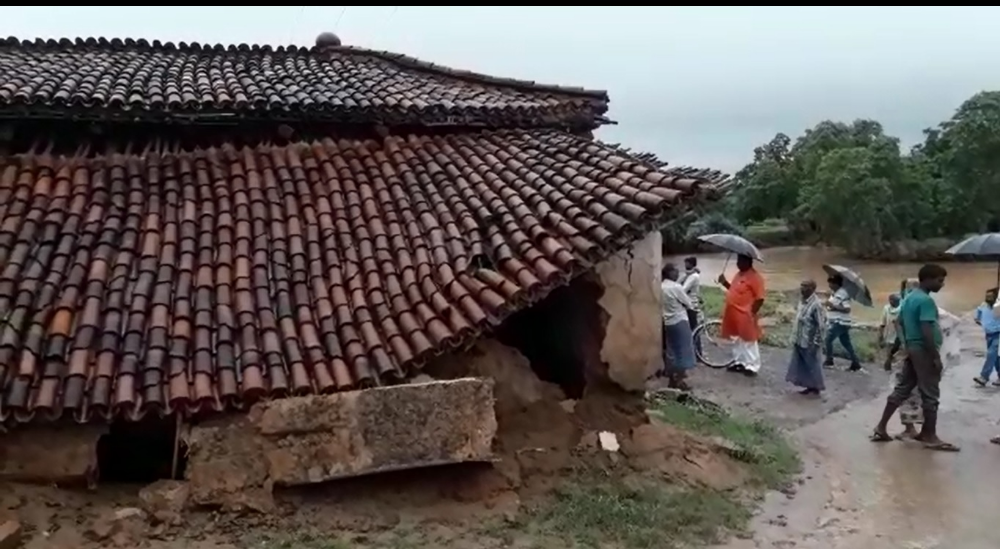 सोनभद्र: घाघरा नदी में बाढ़ आने से डूबे गाँव, दर्जनों घरों में घुसा पानी