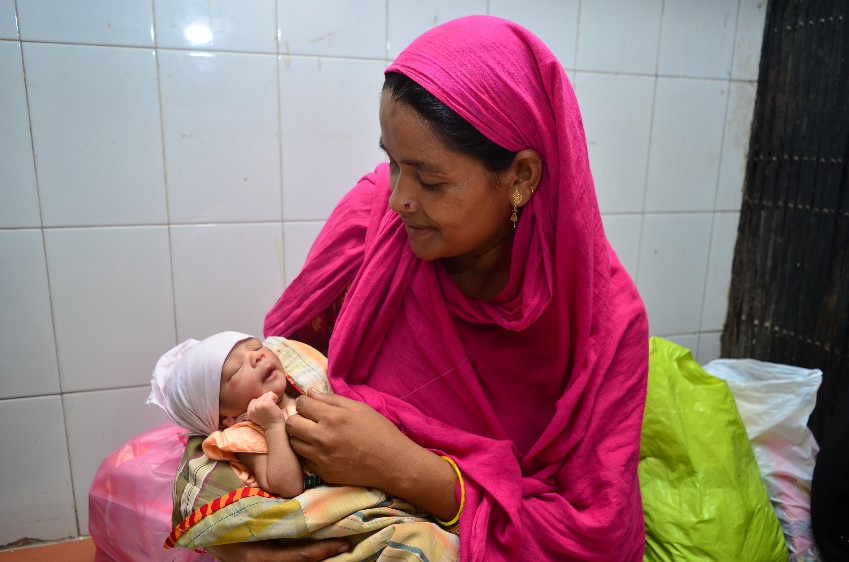 विश्व स्तनपान सप्ताह: शिशु के जीवन की नींव है माँ का पहला पीला दूध