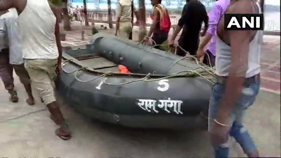 यूपी: खेतों से लौट रहे किसानों की नाव गंगा में डूबी, 14 बचाए गए, बाकी की तलाश जारी