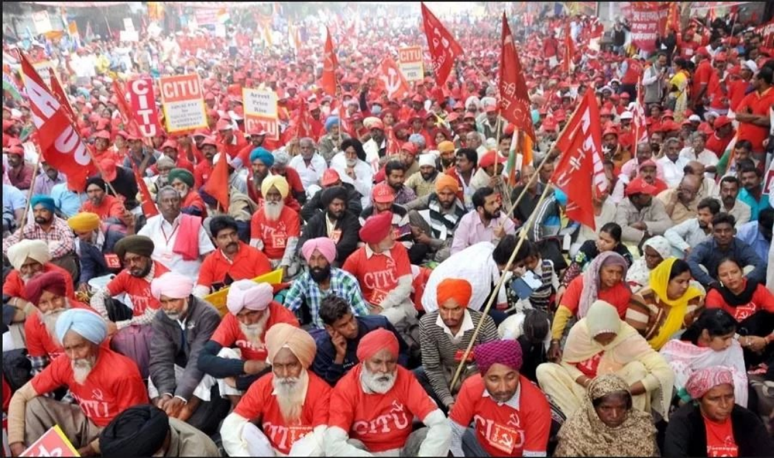 दिल्ली में किसान और मजदूरों प्रदर्शन, येचुरी बोले- अगर जिंदगी को बचाना है तो मोदी सरकार को हटाना है