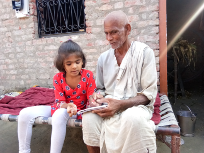 स्कूल की पढ़ाई-लिखाई और सुविधाओं पर नजर रखते हैं राम चन्द्र चाचा