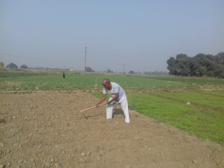 रिटायरमेंट के बाद शुरू की खेती, अब 80 साल की उम्र में भी कमा रहे लाखों रुपए