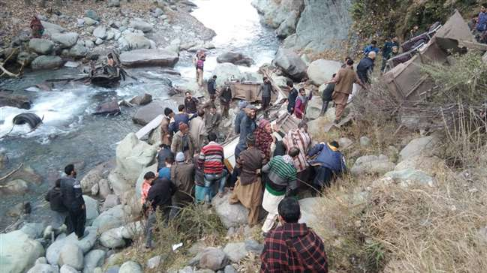 पुंछ जिले में खाई में गिरी बस, 13 लोगों की मौत