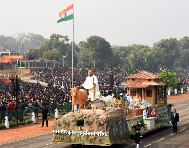 गणतंत्र दिवस परेड की हर एक झांकी में दिखी महात्मा गांधी के जीवन की झलक