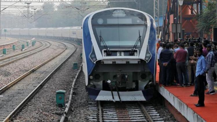 Train 18: वंदे भारत एक्सप्रेस को पीएम मोदी 15 फरवरी को दिखाएंगे हरी झंडी, जानिए किराया