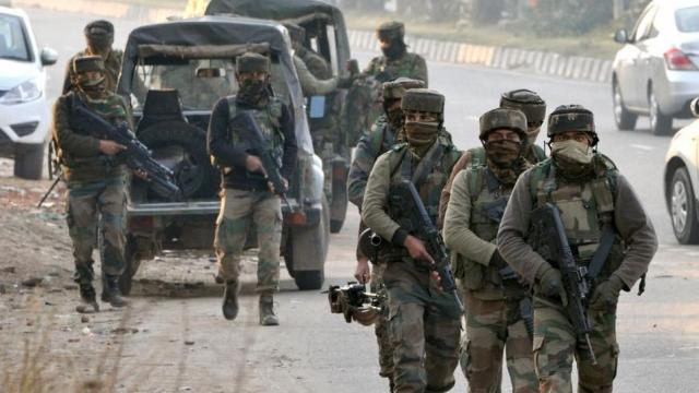 जम्‍मू कश्‍मीर के राजौरी में धमाका, सेना का एक अफसर शहीद