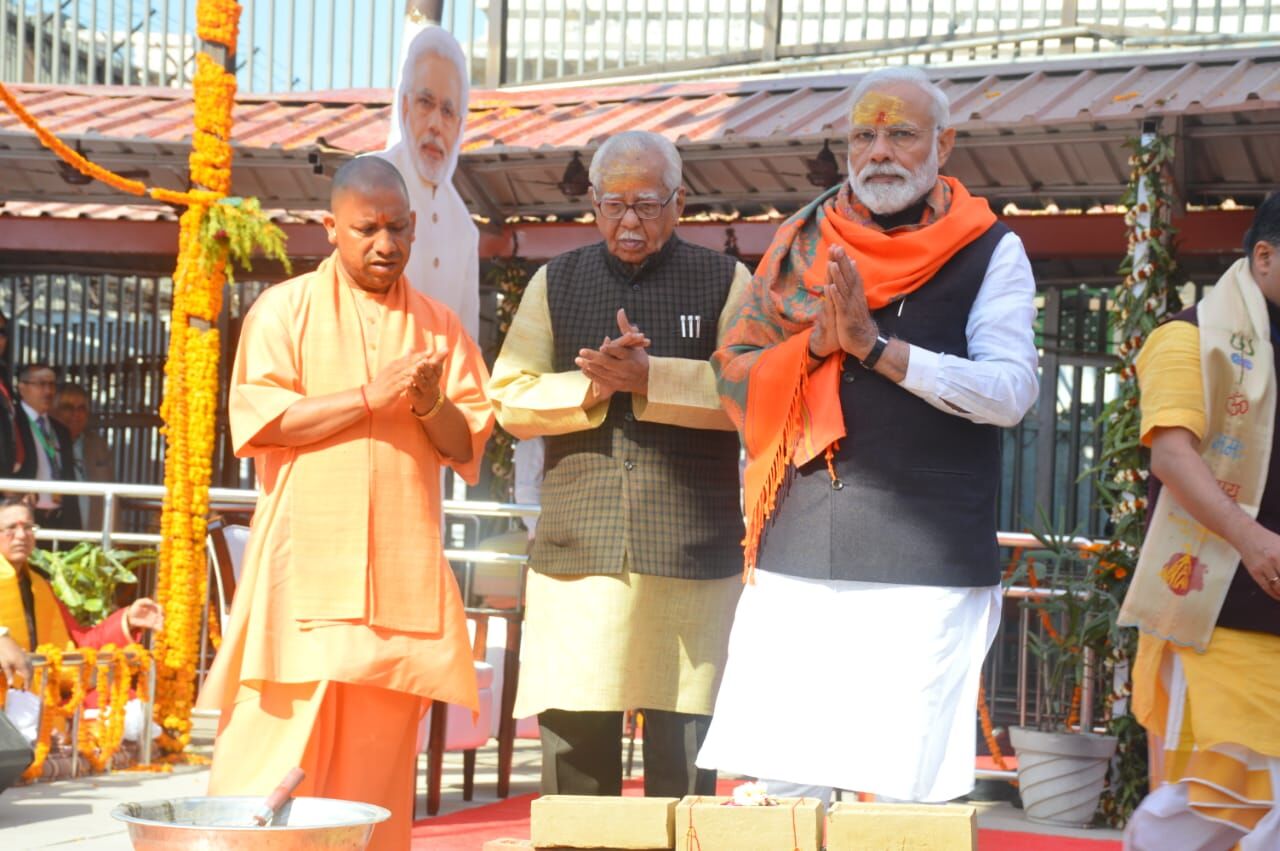 प्रधानमंत्री नरेंद्र मोदी ने काशी विश्वनाथ मंदिर में की पूजा-अर्चना, कहा- काशी बनेगा समग्र चेतना का केंद्र