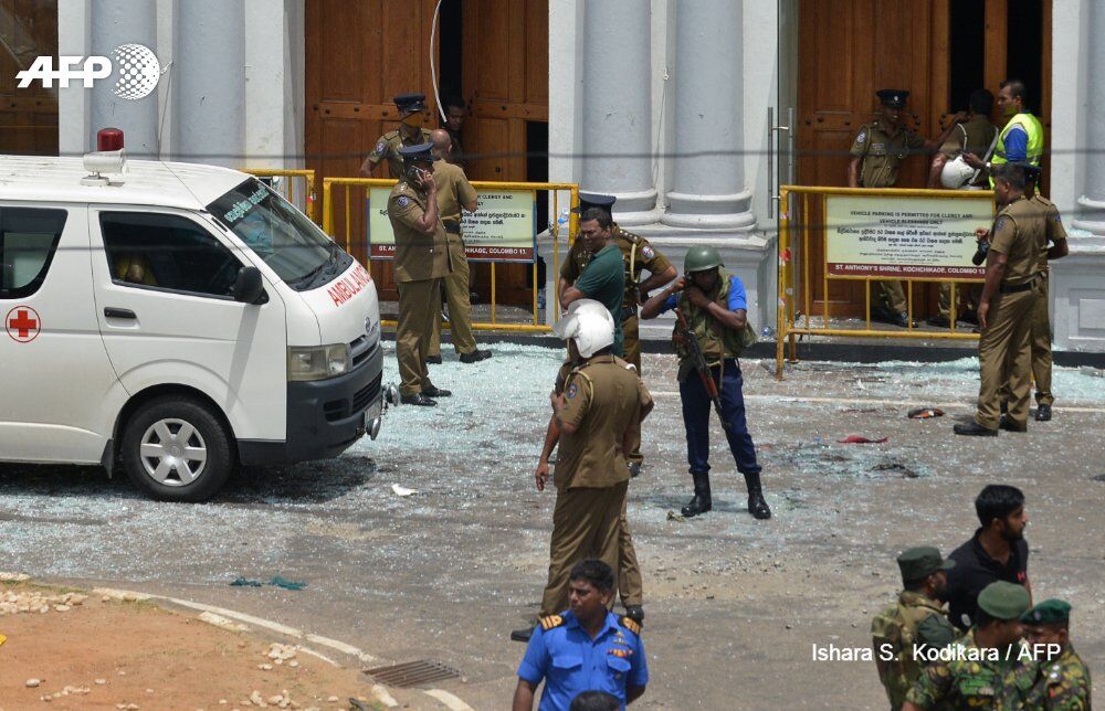blasts in sri lanka churches during easter mass
