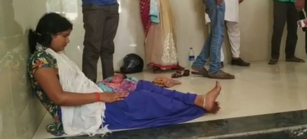 बहराइच: महिला अस्पताल में ज़मीन पर पैदा हुई बच्ची की मौत