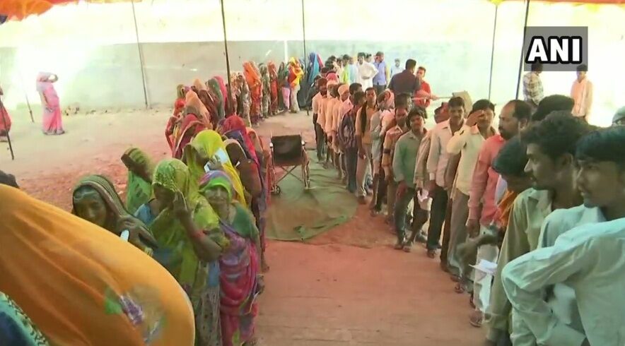 लोकसभा चुनाव 2019: पंजाब और बंगाल में झड़प के बीच मतदान जारी, 3 बजे तक 51 फीसदी मतदान
