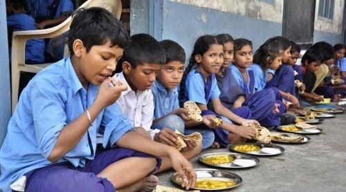 कर्नाटकः खाने में लहसुन-प्याज ना होने के कारण मिड डे मील से दूर भाग रहे छात्र
