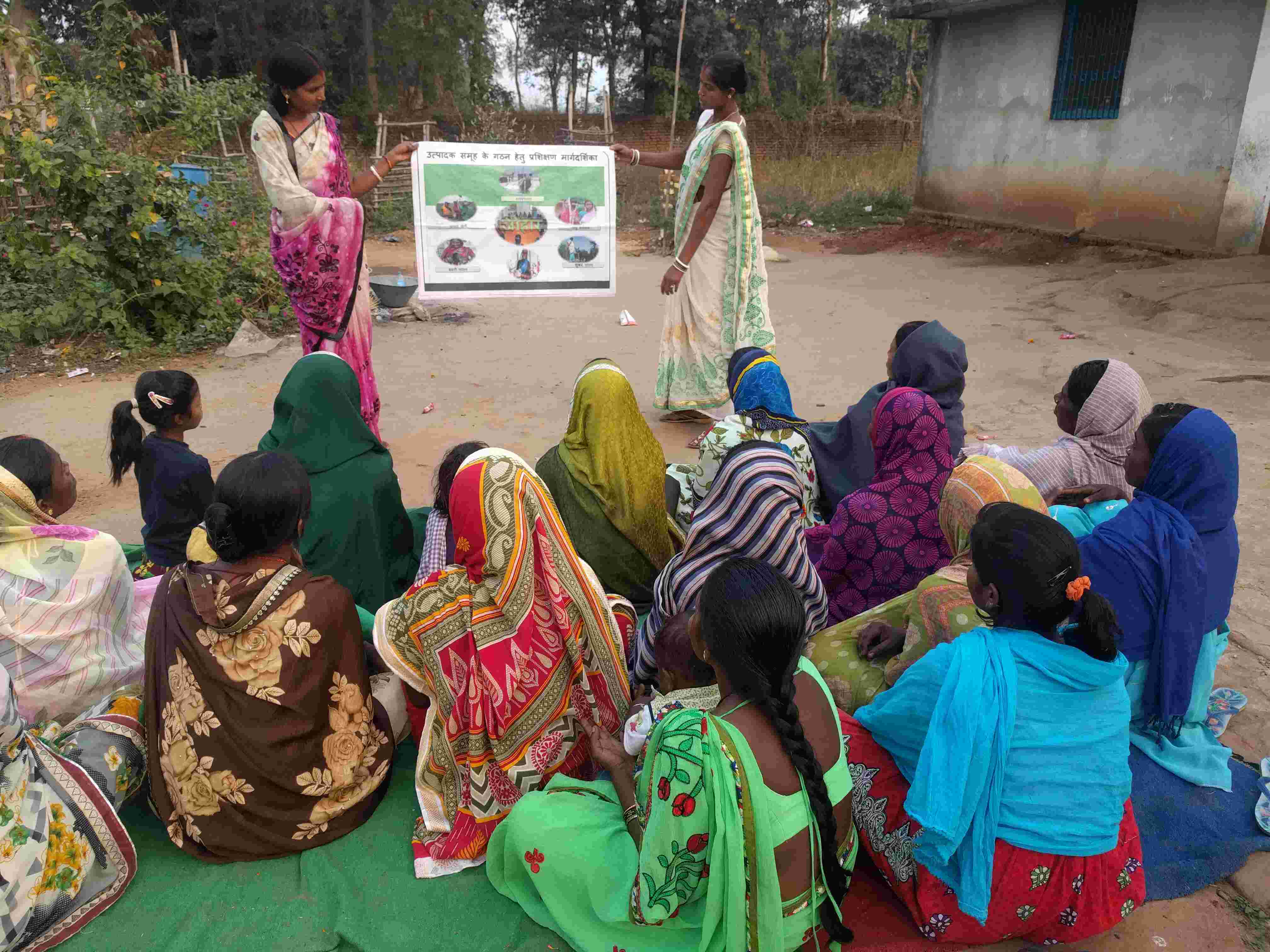 झारखंड की ये महिलाएं गाँव-गाँव जाकर महिला किसानों को सिखा रहीं उन्नत खेती के गुण