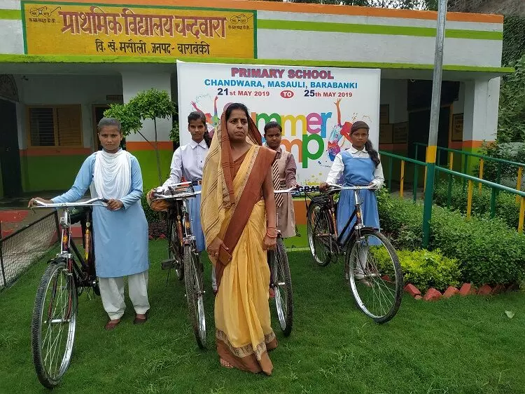 इस महिला ग्राम प्रधान ने खोला साइकिल बैंक ताकि ना छूटे लड़कियों की पढ़ाई