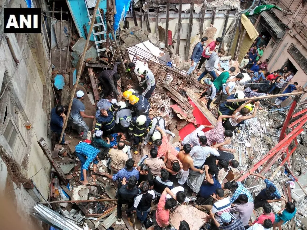 मुंबई के डोंगरी में चार मंजिला इमारत ढही, 12 की मौत