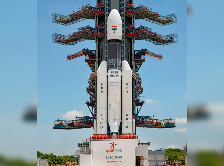 अंतरिक्ष में भारत ने रचा इतिहास, श्रीहरिकोटा से चंद्रयान-2 लॉन्च