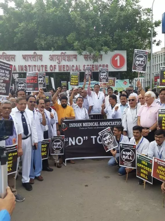 नेशनल मेडिकल कमीशन बिल के विरोध में देश भर में डॉक्टरों का हड़ताल
