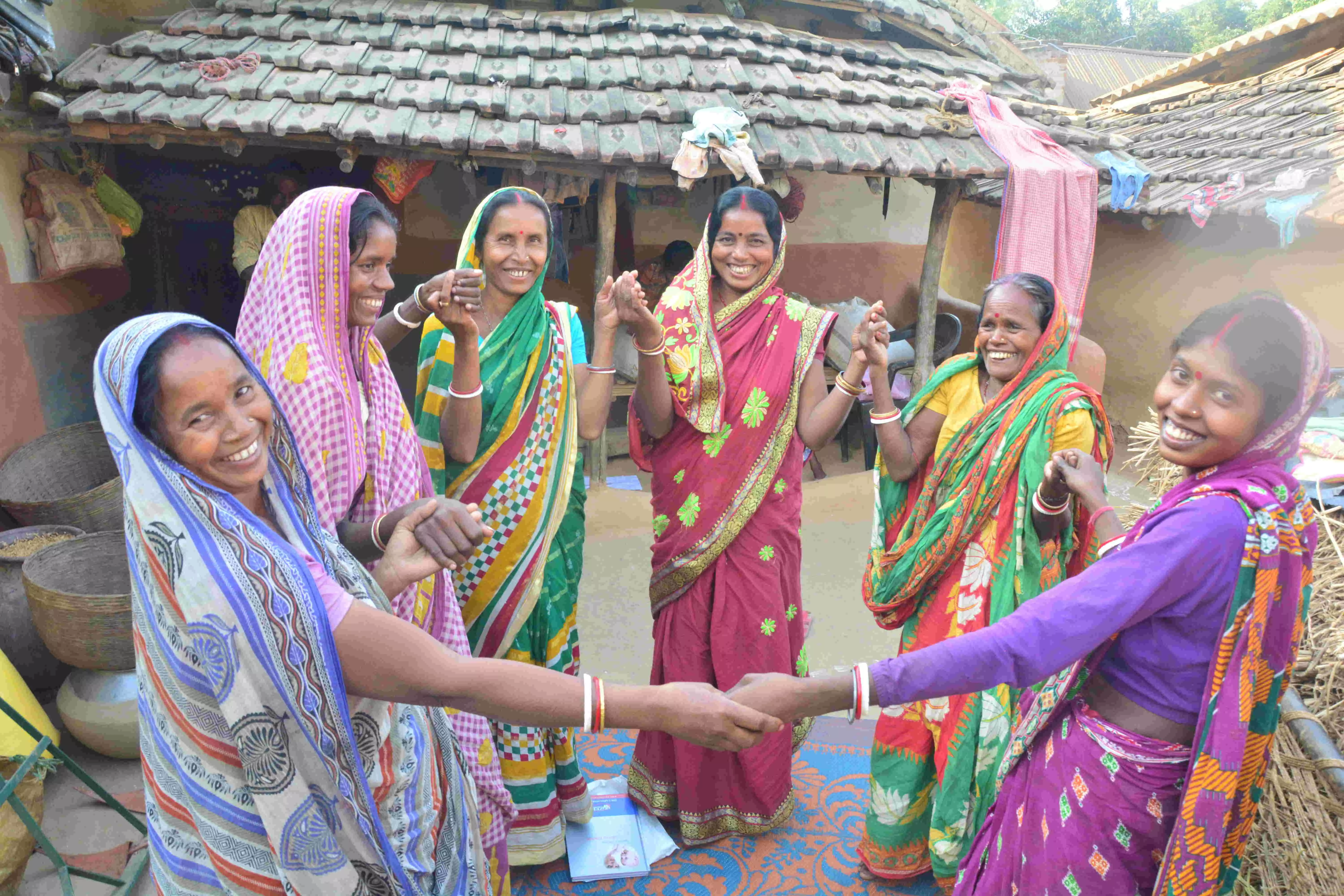 आप भरोसा नहीं करेंगे, 10-10 रुपए हर हफ्ते बचाकर गांव की महिलाओं ने बदल डाली झारखंड की तस्वीर