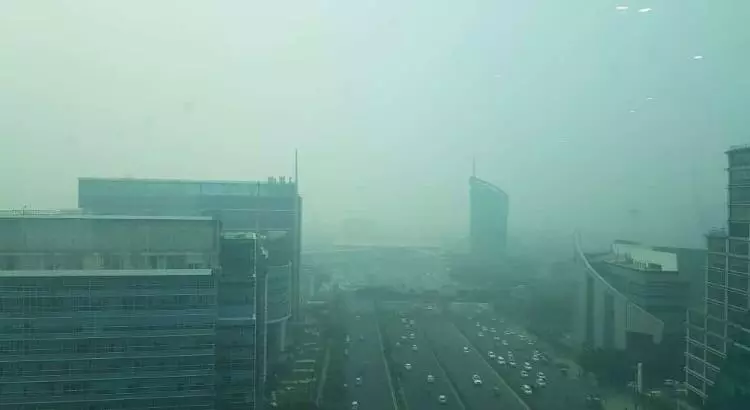 दिल्ली-एनसीआर में प्रदूषण से बिगड़े हालात, हेल्थ इमरजेंसी की घोषणा