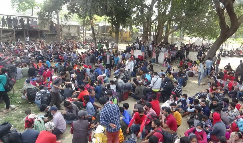 कोरोना संक्रमण: 28 घंटे के हंगामे के बाद नेपाल ने बॉर्डर पर खड़े अपने 5000 लोगों को दिया प्रवेश
