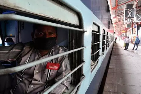 ट्रेन से प्रवासियों की होगी घर वापसी, केंद्र सरकार ने दी मंजूरी