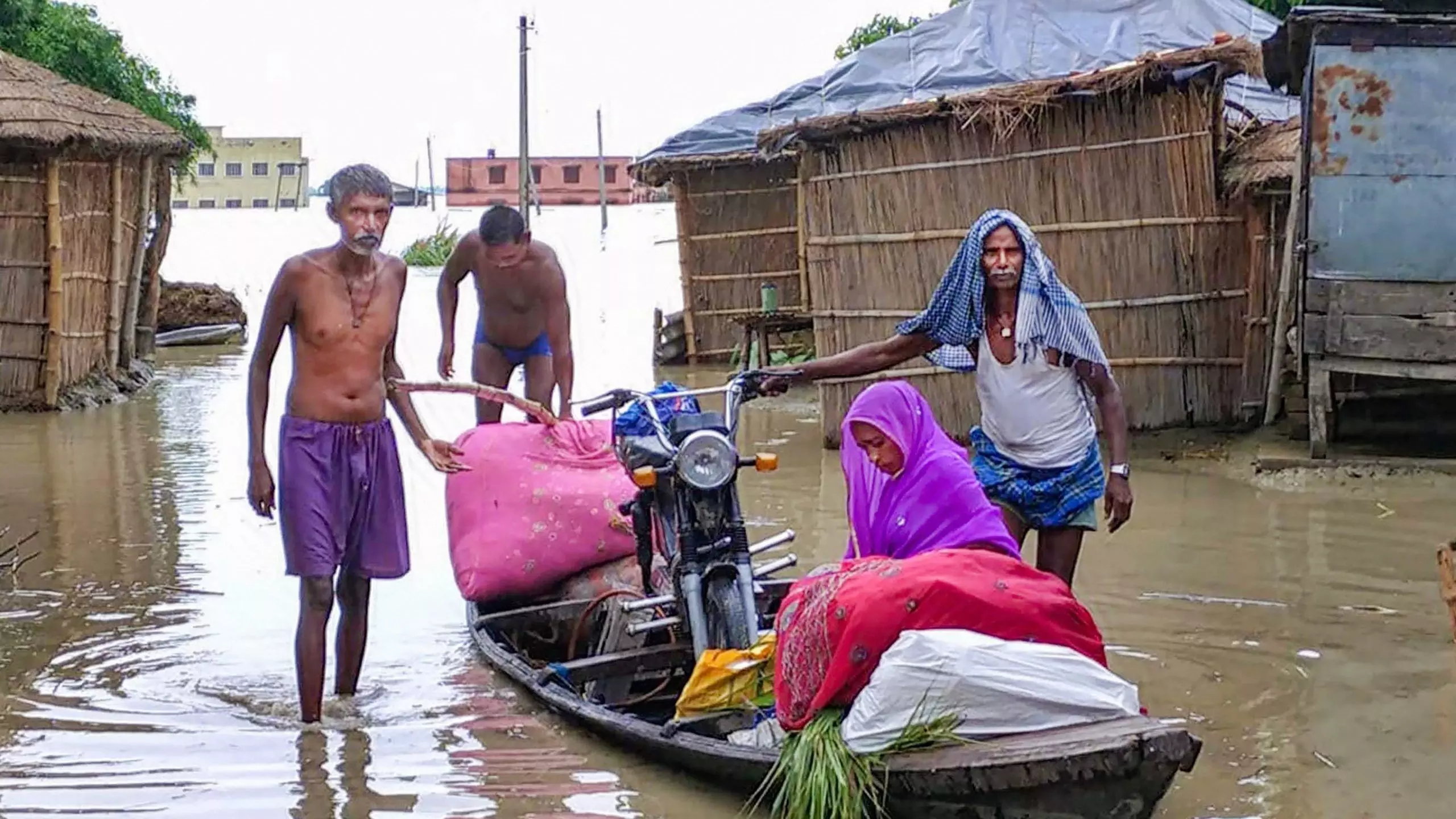 बिहार में गंडक नदी का तटबंध टूटने से बाढ़ की स्थिति और बदतर, दस लाख लोग प्रभावित