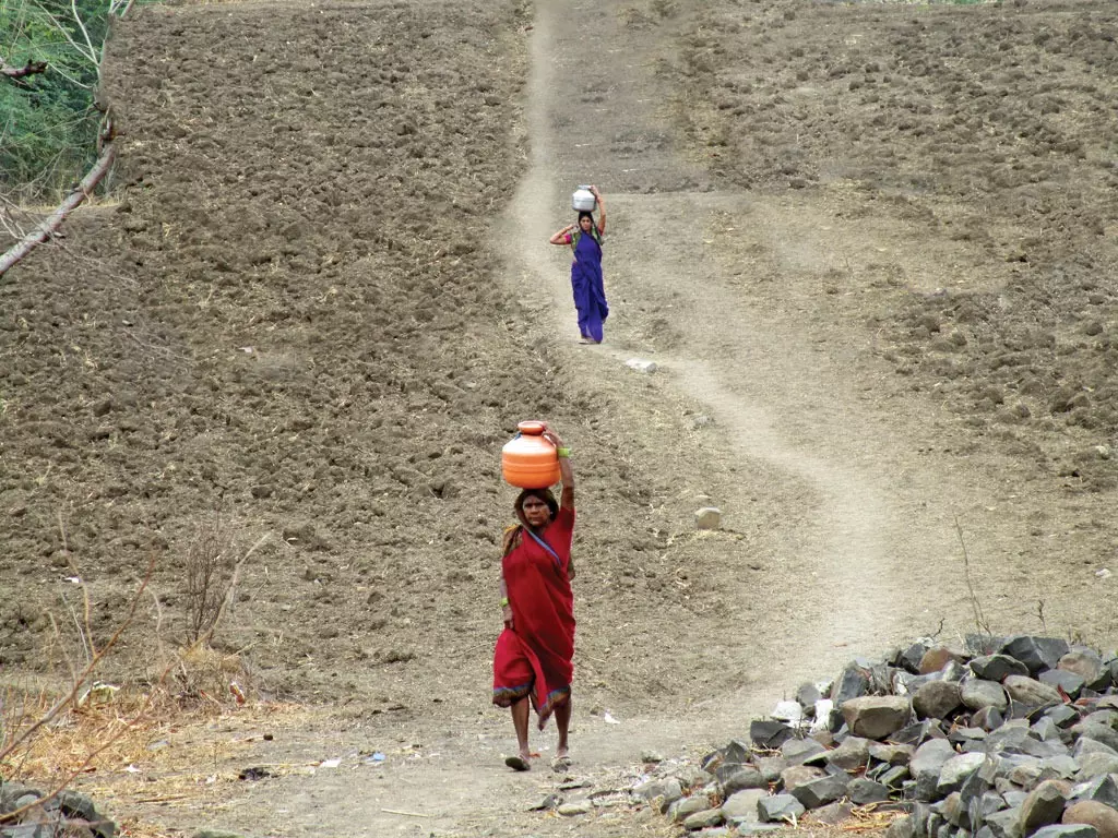गांव कनेक्शन सर्वे: 40 प्रतिशत ग्रामीण महिलाओं ने कहा- कोराना और लॉकडाउन के कारण पानी के लिए करनी पड़ी अतिरिक्त मशक्कत