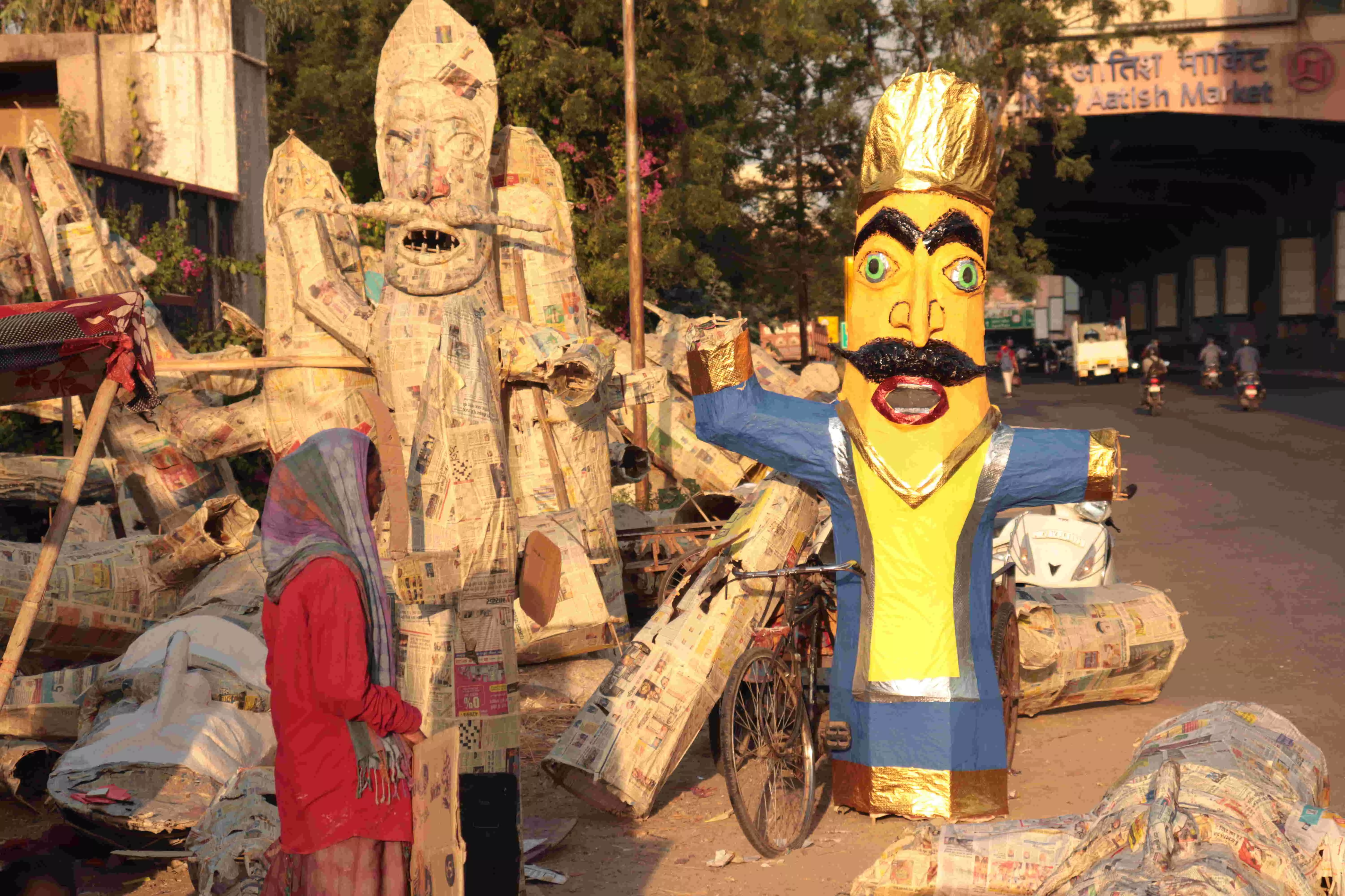 जयपुर : सुना कि लोग दशहरा नहीं मनाएंगे, मेला नहीं लगेगा लेकिन हमने रावण के पुतले बनाए हैं, अब आगे भगवान की मर्जी