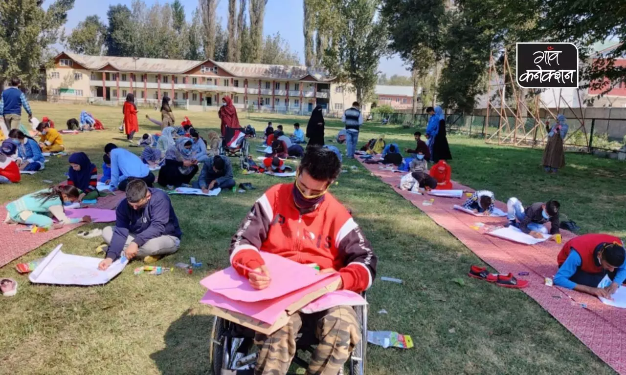 महामारी के बीच पढ़ाई के लिए संघर्ष कर रहें कश्मीर के दिव्यांग छात्र