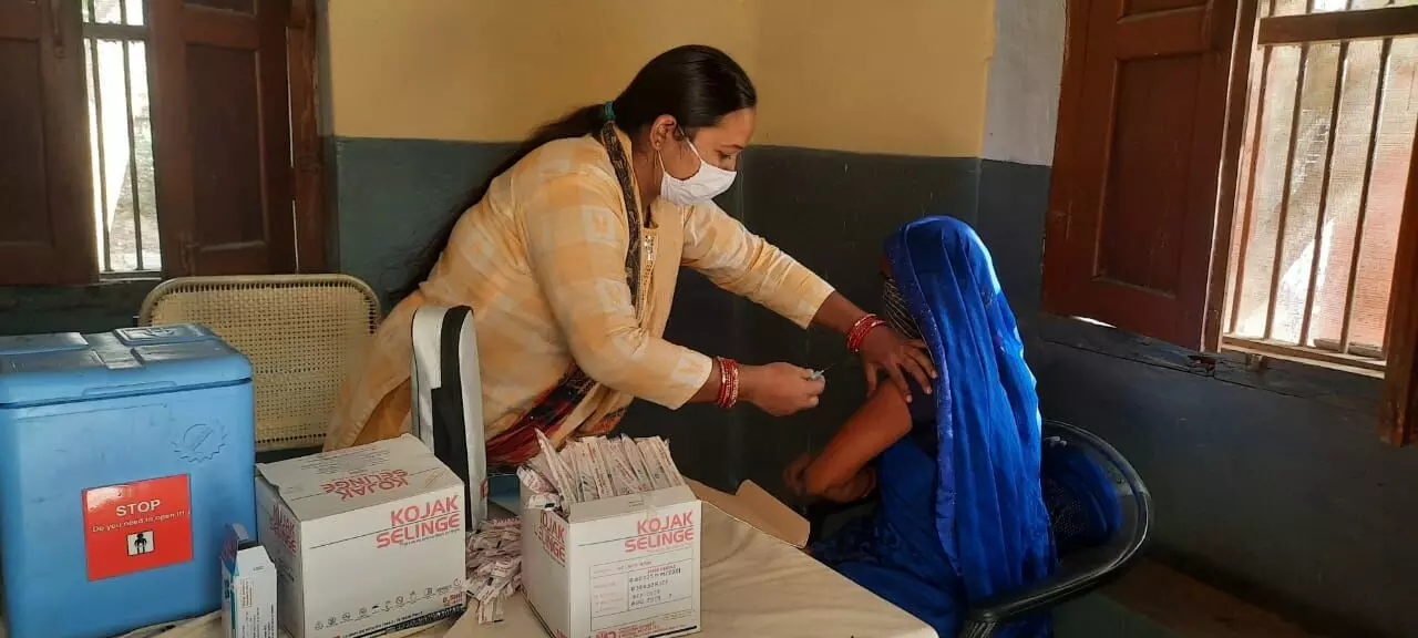 सीतापुर: हेल्थ वर्कर और फ्रंट लाइन वर्कर को भी तय लक्ष्य से कम वैक्सीन लग पाई, लोगों में जागरुकता की भी कमी