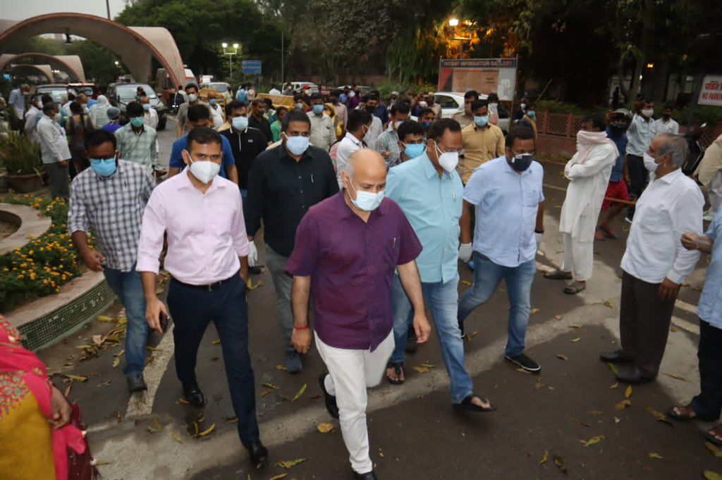 दिल्ली में बिगड़े हालात, मुख्यमंत्री अरविंद केजरीवाल ने कहा- ऑक्सीजन और रेमडेसिविर की होने लगी है कमी