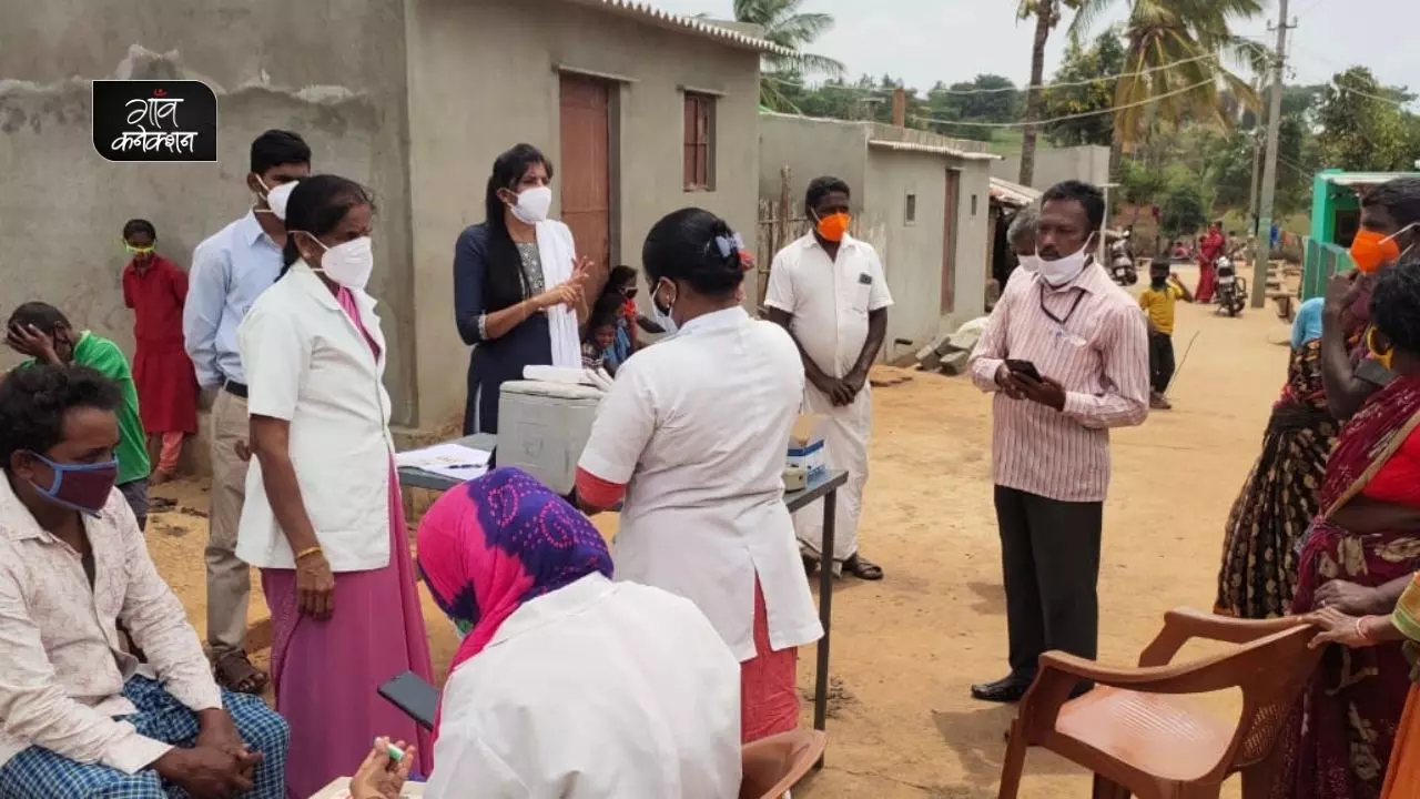 कर्नाटक के चामराजनगर में आदिवासी समुदाय की सक्रिय भागीदारी से आगे बढ़ता टीकाकरण अभियान