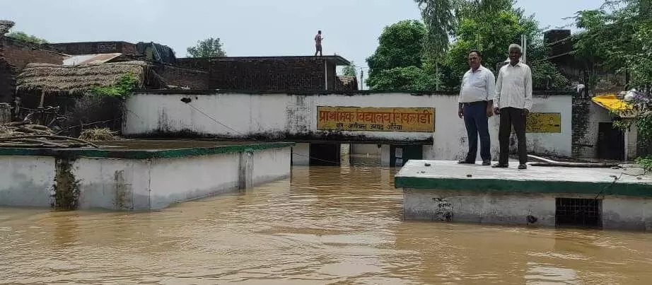 तस्वीरों में देखिए उत्तर प्रदेश के औरैया और इटावा समेत कई जिलों में आई बाढ़ के हालात