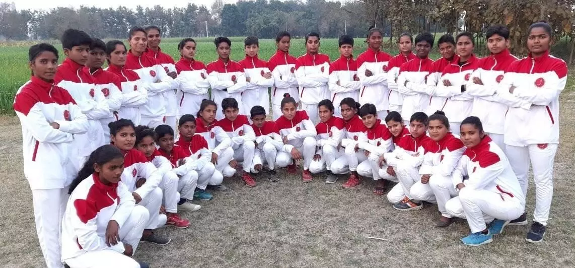 बिहार: गरीब घरों की लड़कियों को फुटबॉलर बना रही एक स्पोर्ट्स एकेडमी