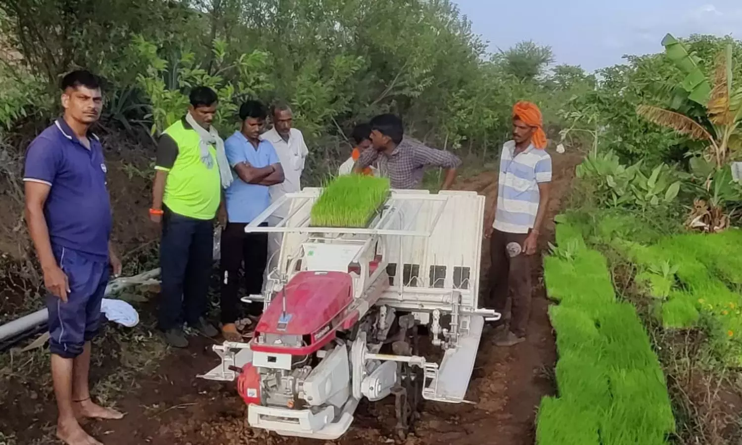 आधुनिक मशीनों से बदल रही महाराष्‍ट्र के किसानों की किस्मत