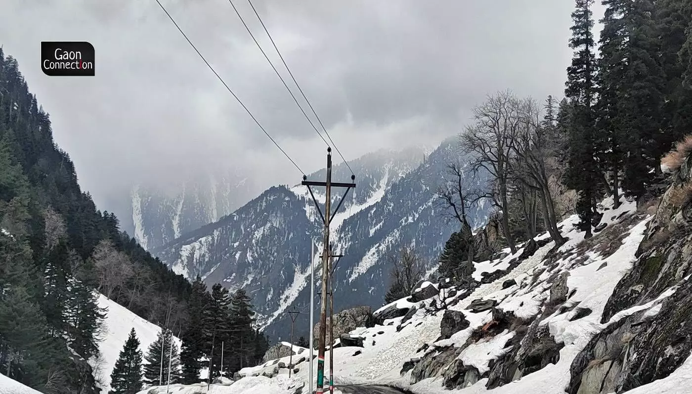 Trouble in Paradise — Kashmir receives low snowfall in Chillia Kalan, but excess rainfall in April