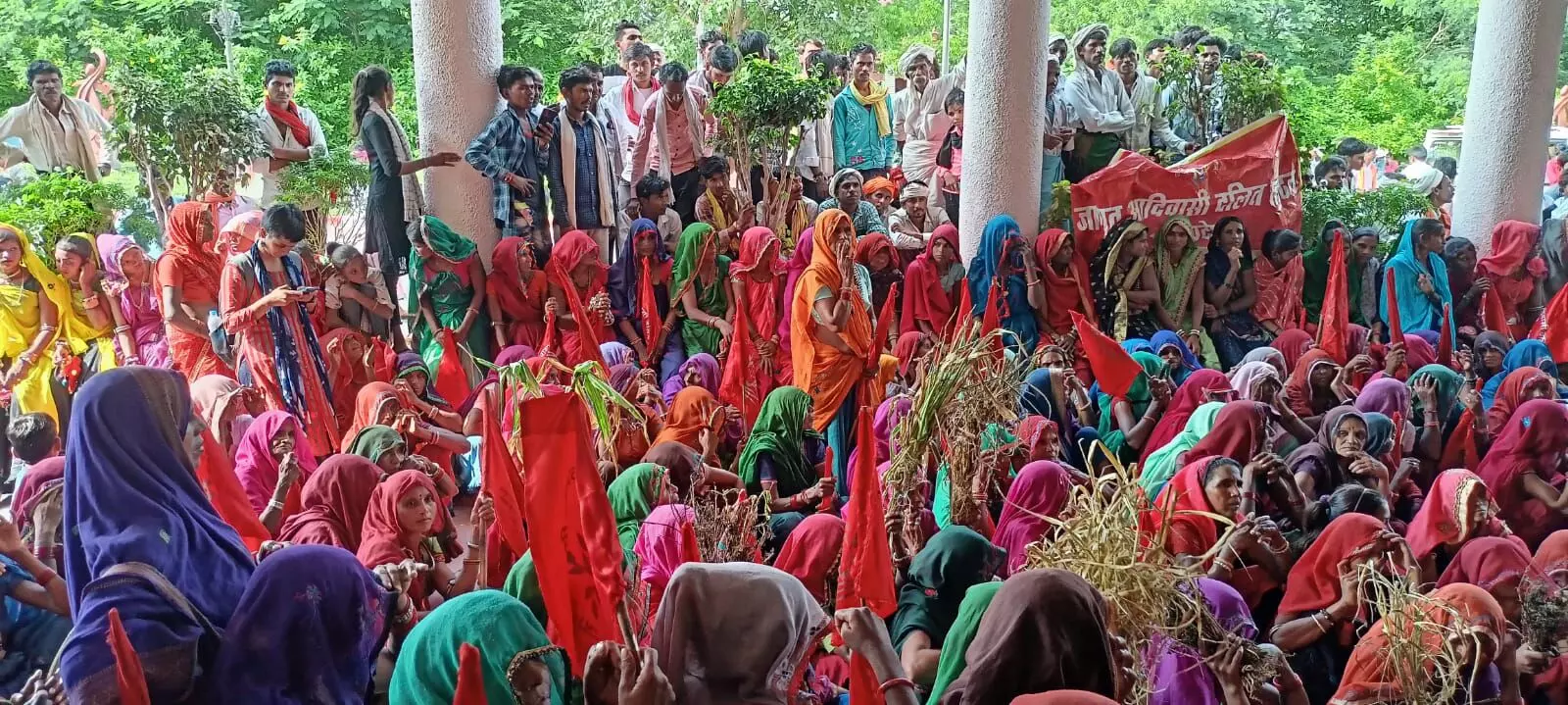 Madhya Pradesh: Tribal Farmers Gherao DM’s Office, Demand Compensation For Crop Destruction Due To Deficit Rainfall