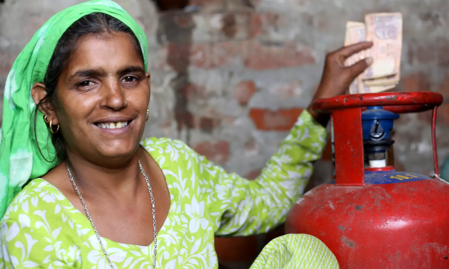 उत्तर प्रदेश: अब साल में दो बार मिलेगा मुफ़्त में गैस सिलेंडर