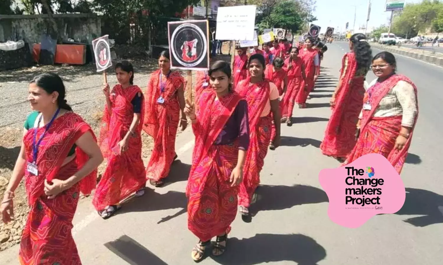 ‘नातरा-झगड़ा प्रथा’ के ख़िलाफ आवाज़ उठाने वाली महिलाओं की दबंग सेना है  लाल चुनर