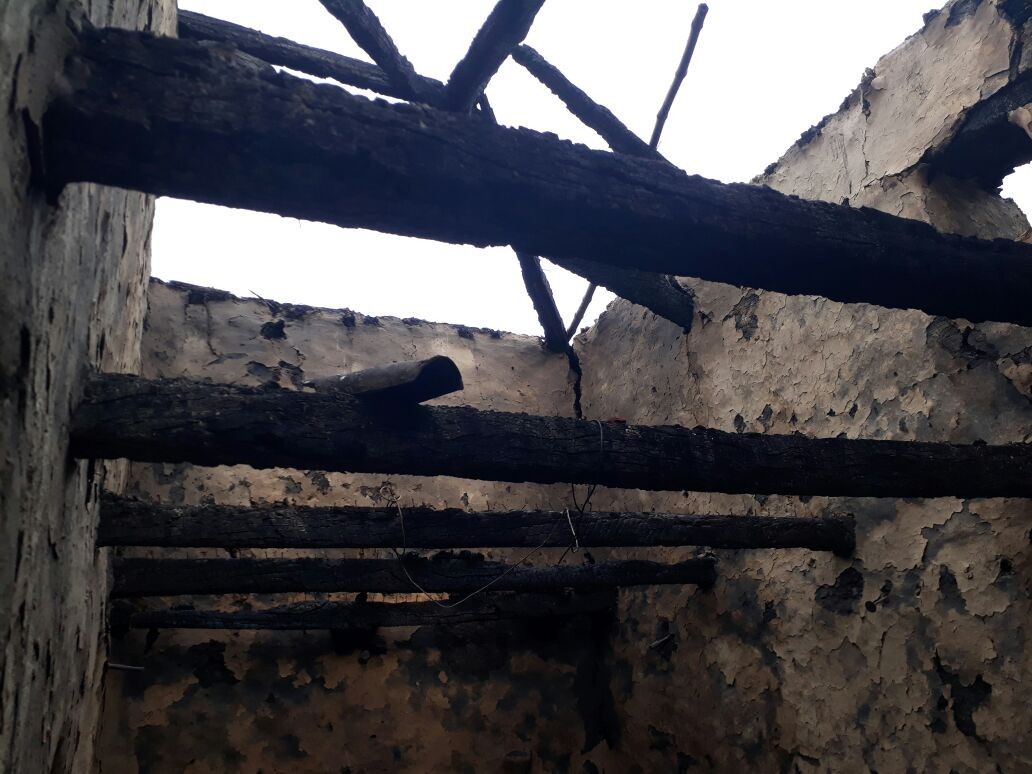 जौनपुर : घर में महिला और तीन बच्चों की जलकर मौत
