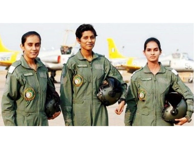 भारत की पहली तीन महिला पायलट फाइटर स्क्वॉड्रन में हुई शामिल