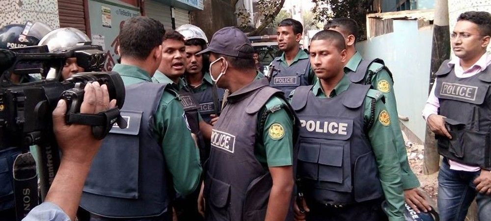 ढाका में छापेमारी के दौरान महिला आतंकी ने खुद को उड़ाया