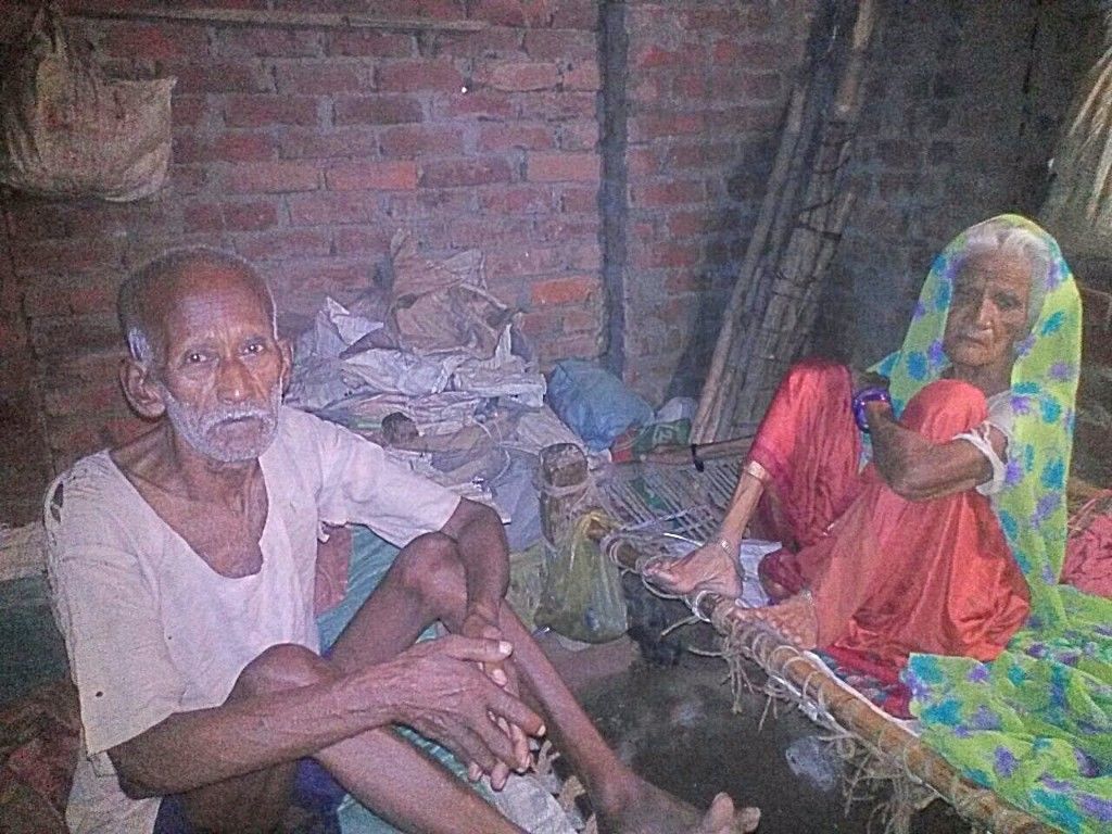 सहारा में जमा हैं 5 लाख रुपए, खाने को तरस रहा बुजुर्ग दंपति, पीएम से अपील- ‘पैसे दिलाओ या इच्छा मृत्यु की इजाजत दो’