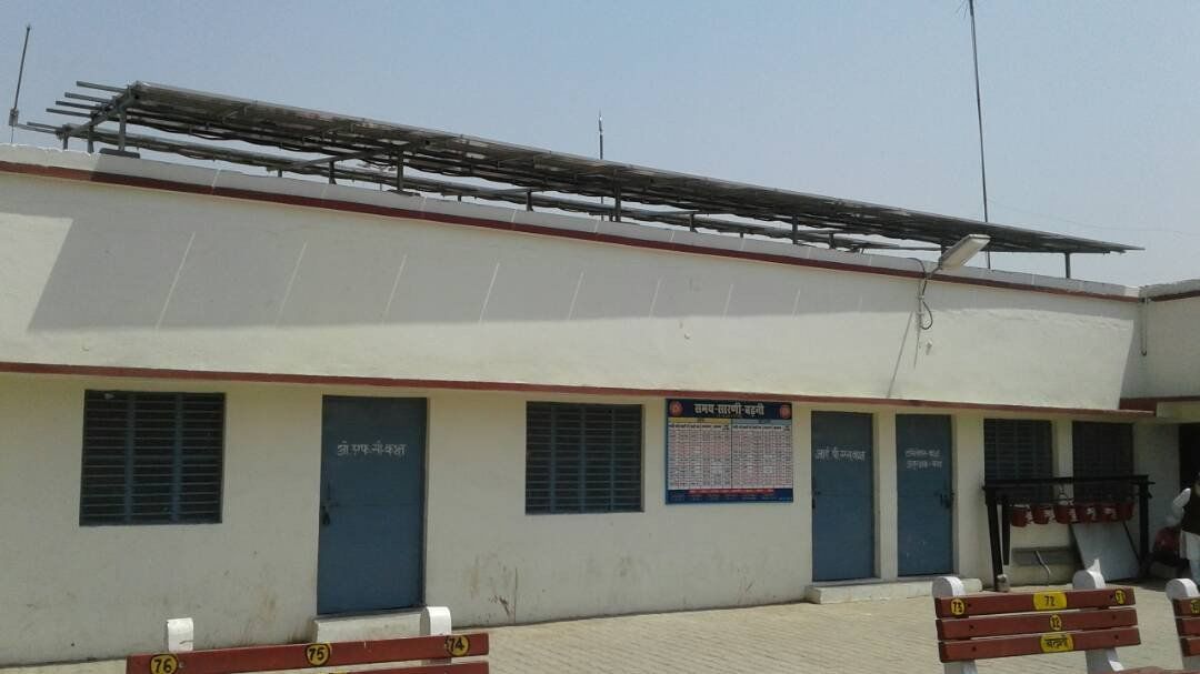 सौर ऊर्जा से जगमगाया आदर्श रेलवे स्टेशन बढ़नी