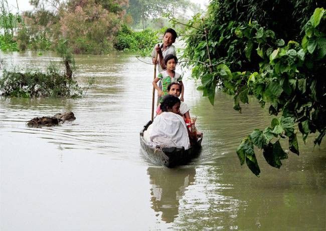 असम में 600 से ज्यादा गांव बाढ़ की चपेट में, मरने वालों की  संख्या 156 हुई