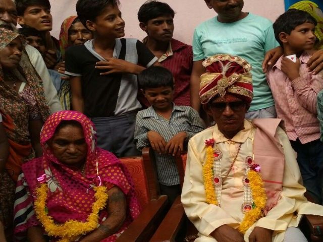 30 साल तक लिव-इन में रहने के बाद 80 साल के बुजुर्ग ने की 75 साल की महिला से शादी