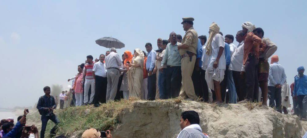 बाराबंकी के एल्गिन चरसडी बांध का निरीक्षण करने पहुंचे प्रदेश के कैबिनेट मंत्री धर्मपाल सिंह