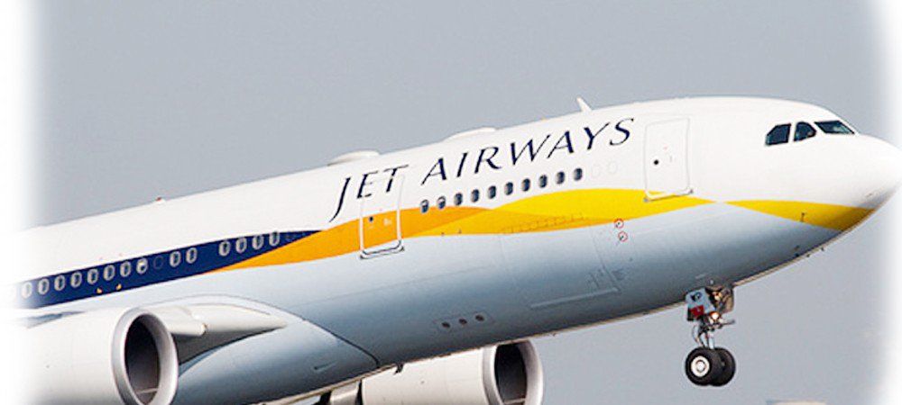 जेट एयरवेज के विमान से पक्षी टकराया, 150 यात्री वाराणसी हवाईअड्डे पर फंसे 
